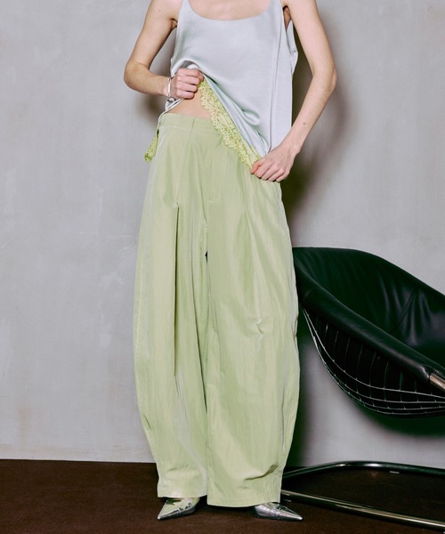 MAISON SPECIAL（メゾンスペシャル）の「【2026SUMMER PRE-ORDER】Tuck Cocoon Color Pants/タックコクーンカラーパンツ（その他パンツ・レディース・ホワイト/パープル/カーキ/ブラック・38/36）」の3枚目の写真