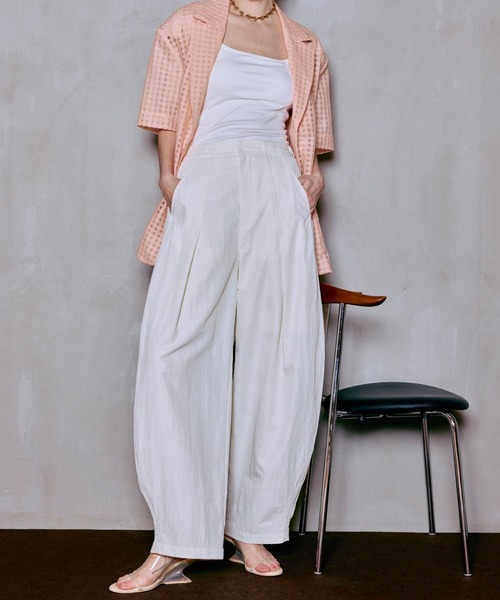 MAISON SPECIAL（メゾンスペシャル）の「【2026SUMMER PRE-ORDER】Tuck Cocoon Color Pants/タックコクーンカラーパンツ（その他パンツ・レディース・ホワイト/パープル/カーキ/ブラック・38/36）」の21枚目の写真