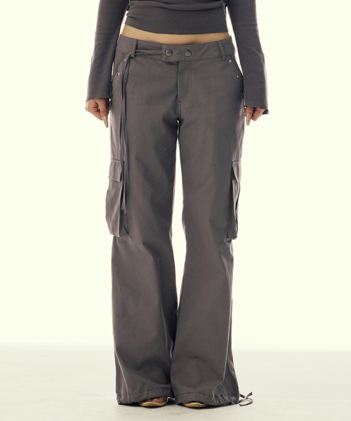 GILAARCHIVE(ギラアーカイブ)の「POCKET EMBROIDED STRING CARGO PANTS_BROWN(その他パンツ・レディース・その他・SMALL/MEDIUM)」の1枚目の写真