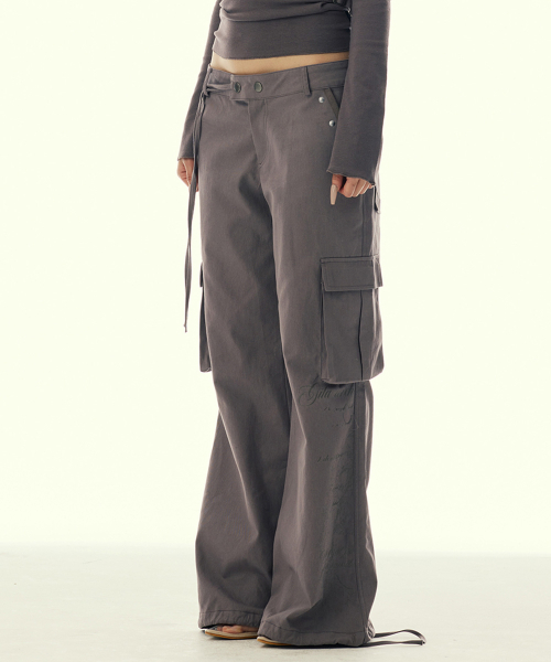GILAARCHIVE(ギラアーカイブ)の「POCKET EMBROIDED STRING CARGO PANTS_BROWN(その他パンツ・レディース・その他・SMALL/MEDIUM)」の6枚目の写真