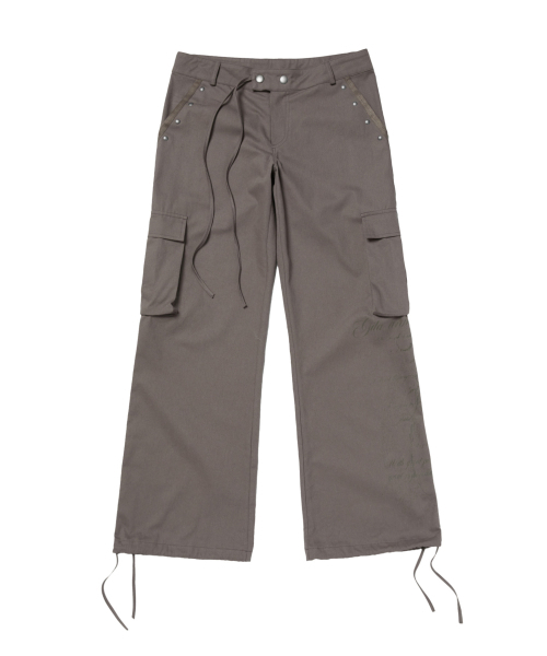GILAARCHIVE(ギラアーカイブ)の「POCKET EMBROIDED STRING CARGO PANTS_BROWN(その他パンツ・レディース・その他・SMALL/MEDIUM)」の4枚目の写真