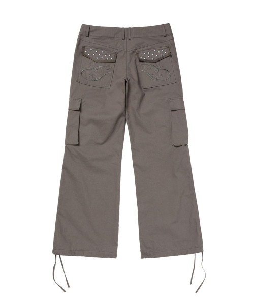 GILAARCHIVE(ギラアーカイブ)の「POCKET EMBROIDED STRING CARGO PANTS_BROWN(その他パンツ・レディース・その他・SMALL/MEDIUM)」の3枚目の写真