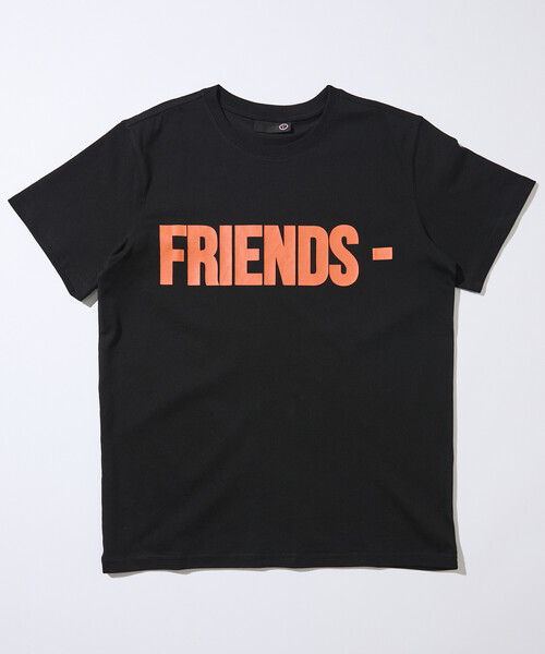 FREAK'S STORE(フリークスストア)の「限定展開 VLONE/ヴィーロン CLASSIC LOGO-FRIENDS TEE(Tシャツ/カットソー・メンズ・ブラック/ブラック系その他・X-LARGE/LARGE/MEDIUM)」の1枚目の写真
