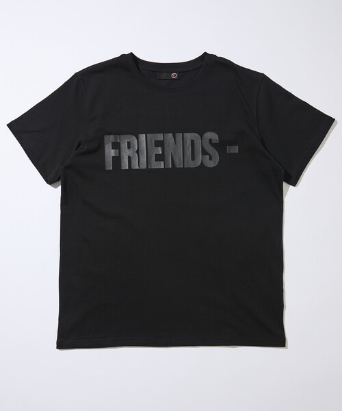 FREAK'S STORE(フリークスストア)の「限定展開 VLONE/ヴィーロン CLASSIC LOGO-FRIENDS TEE(Tシャツ/カットソー・メンズ・ブラック/ブラック系その他・X-LARGE/LARGE/MEDIUM)」の2枚目の写真