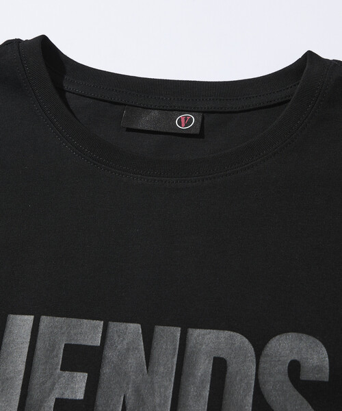 FREAK'S STORE(フリークスストア)の「限定展開 VLONE/ヴィーロン CLASSIC LOGO-FRIENDS TEE(Tシャツ/カットソー・メンズ・ブラック/ブラック系その他・X-LARGE/LARGE/MEDIUM)」の9枚目の写真
