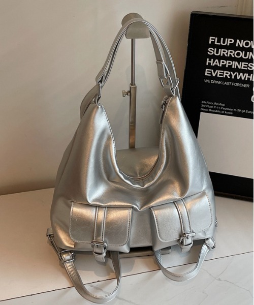 gossip!ロサンゼルス(ゴシップロサンゼルス)の「【3way★多機能】フロントポケット ショルダーバッグ 大容量バッグ ショルダーバッグ&斜め掛けバッグ デイリー&通勤用 Y2K(ショルダーバッグ・レディース・ブラック/シルバー/ダークブラウン・FREE)」の12枚目の写真