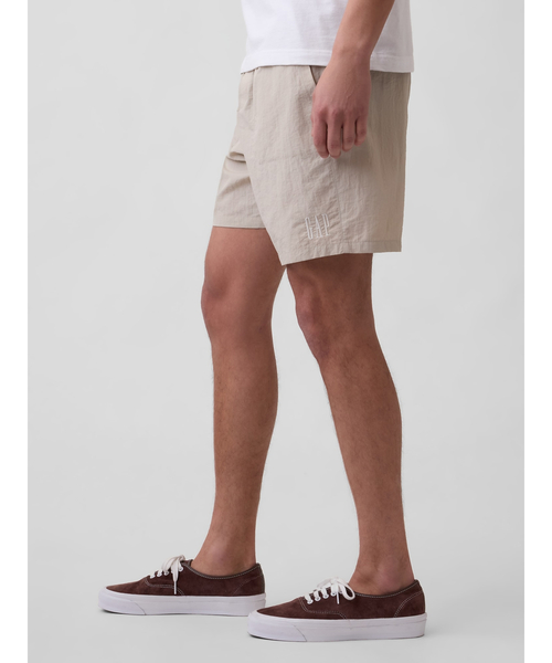 GAP（ギャップ）の「リサイクル100% 7インチ ナイロンショートパンツ（その他パンツ・メンズ・グレー/ブラック/ベージュ/ピンク・XS/XL/L/M/S）」の3枚目の写真