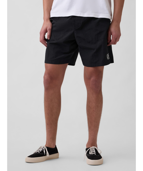 GAP（ギャップ）の「リサイクル100% 7インチ ナイロンショートパンツ（その他パンツ・メンズ・グレー/ブラック/ベージュ/ピンク・XS/XL/L/M/S）」の2枚目の写真