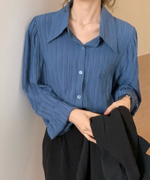 SallyLunn（サリーラン）の「細ランダムプリーツシャツ（シャツ/ブラウス・レディース・ベージュ/ブルー/ホワイト・MEDIUM/LARGE）」の3枚目の写真