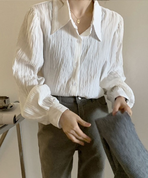 SallyLunn（サリーラン）の「細ランダムプリーツシャツ（シャツ/ブラウス・レディース・ベージュ/ブルー/ホワイト・MEDIUM/LARGE）」の4枚目の写真