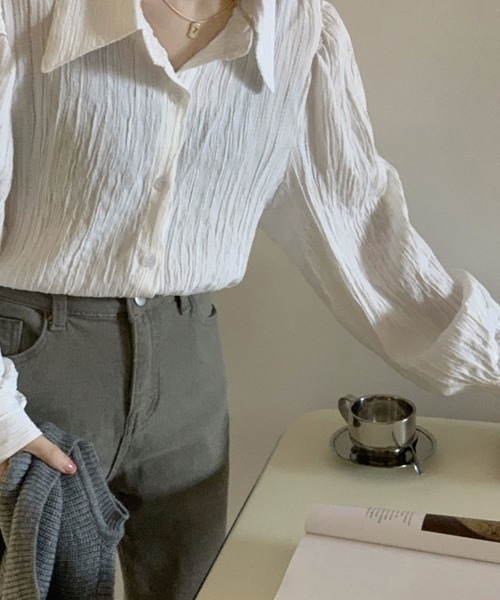 SallyLunn（サリーラン）の「細ランダムプリーツシャツ（シャツ/ブラウス・レディース・ベージュ/ブルー/ホワイト・MEDIUM/LARGE）」の6枚目の写真