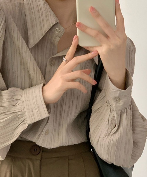 SallyLunn（サリーラン）の「細ランダムプリーツシャツ（シャツ/ブラウス・レディース・ベージュ/ブルー/ホワイト・MEDIUM/LARGE）」の11枚目の写真