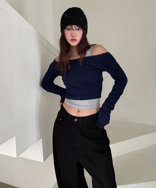 4INT.(フォイント)の「【レイヤード風】バイカラー 長袖 クロップド Tシャツ(Tシャツ/カットソー・レディース・ブラック/ホワイト/ネイビー/グレー・FREE)」の14枚目の写真