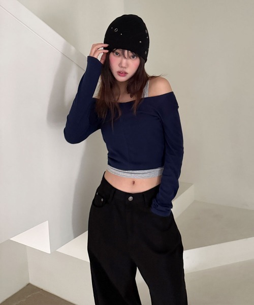 4INT.(フォイント)の「【レイヤード風】バイカラー 長袖 クロップド Tシャツ(Tシャツ/カットソー・レディース・ブラック/ホワイト/ネイビー/グレー・FREE)」の15枚目の写真