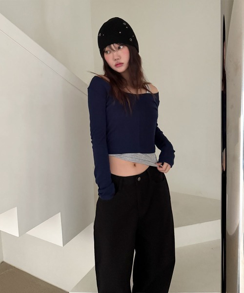 4INT.(フォイント)の「【レイヤード風】バイカラー 長袖 クロップド Tシャツ(Tシャツ/カットソー・レディース・ブラック/ホワイト/ネイビー/グレー・FREE)」の16枚目の写真
