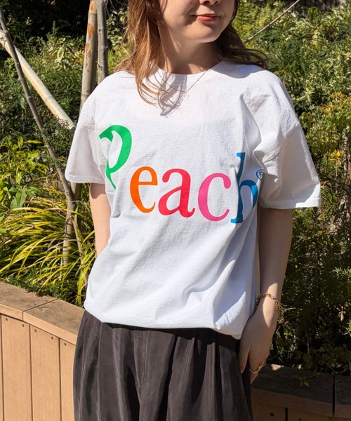 byeA.（バイエー）の「【byeA./バイエー】Peach TEE/ロゴTシャツ（Tシャツ/カットソー・レディース・ブラック/ホワイト・フリー）」の4枚目の写真