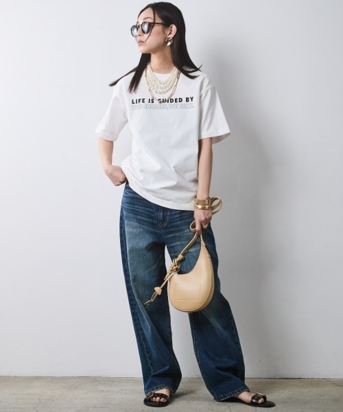 CHIC STYLE(シックスタイル)の「綿100%バックロゴプリントTシャツ<大きいサイズ有>シックスタイル(Tシャツ/カットソー・レディース・オフホワイト/ブラック・M/L/LL/3L/4L/5L)」の3枚目の写真
