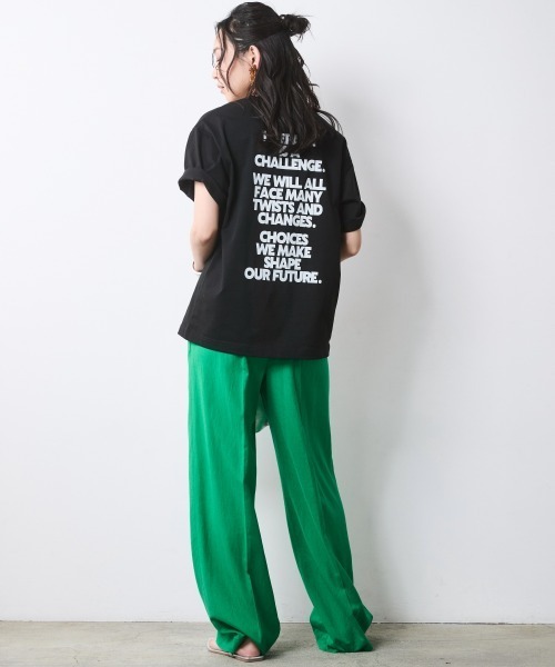 CHIC STYLE(シックスタイル)の「綿100%バックロゴプリントTシャツ<大きいサイズ有>シックスタイル(Tシャツ/カットソー・レディース・オフホワイト/ブラック・M/L/LL/3L/4L/5L)」の6枚目の写真