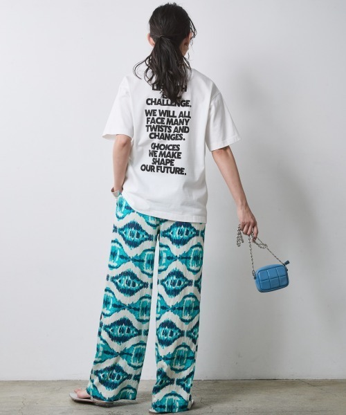 CHIC STYLE(シックスタイル)の「綿100%バックロゴプリントTシャツ<大きいサイズ有>シックスタイル(Tシャツ/カットソー・レディース・オフホワイト/ブラック・M/L/LL/3L/4L/5L)」の10枚目の写真