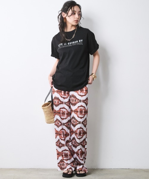CHIC STYLE(シックスタイル)の「綿100%バックロゴプリントTシャツ<大きいサイズ有>シックスタイル(Tシャツ/カットソー・レディース・オフホワイト/ブラック・M/L/LL/3L/4L/5L)」の12枚目の写真