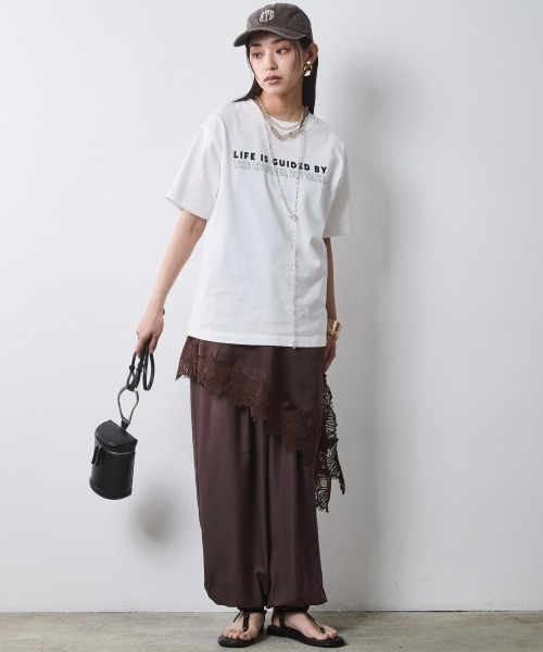 CHIC STYLE(シックスタイル)の「綿100%バックロゴプリントTシャツ<大きいサイズ有>シックスタイル(Tシャツ/カットソー・レディース・オフホワイト/ブラック・M/L/LL/3L/4L/5L)」の17枚目の写真