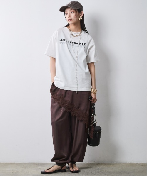 CHIC STYLE(シックスタイル)の「綿100%バックロゴプリントTシャツ<大きいサイズ有>シックスタイル(Tシャツ/カットソー・レディース・オフホワイト/ブラック・M/L/LL/3L/4L/5L)」の20枚目の写真