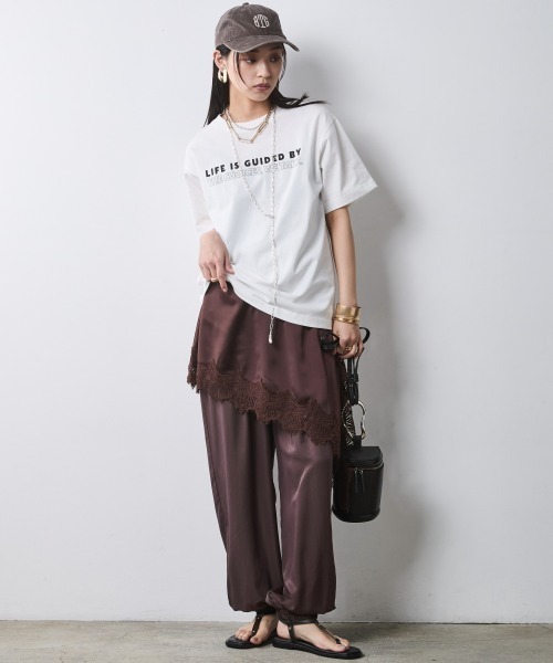 CHIC STYLE(シックスタイル)の「綿100%バックロゴプリントTシャツ<大きいサイズ有>シックスタイル(Tシャツ/カットソー・レディース・オフホワイト/ブラック・M/L/LL/3L/4L/5L)」の21枚目の写真