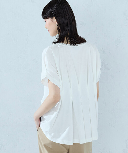 COMME CA ISM(コムサイズム)の「【接触冷感】バックタック Tシャツ(Tシャツ/カットソー・レディース・ネイビー/ブラック/ライトグレー/ホワイト/オレンジ・LARGE/MEDIUM)」の2枚目の写真
