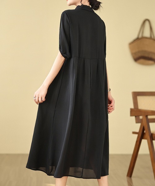 LUCPY(ラクピー)の「ビッグカラーペプラムロングワンピース(ワンピース・レディース・ブラック・X-LARGE/XX-LARGE/LARGE/MEDIUM)」の2枚目の写真