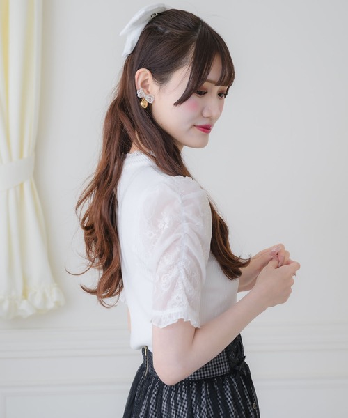 couture BY ROJITA（クチュールバイロジータ）の「デコルテ開きリボンテレコトップス（Tシャツ/カットソー・レディース・ホワイト/ピンクベージュ/ブラック・FREE）」の5枚目の写真