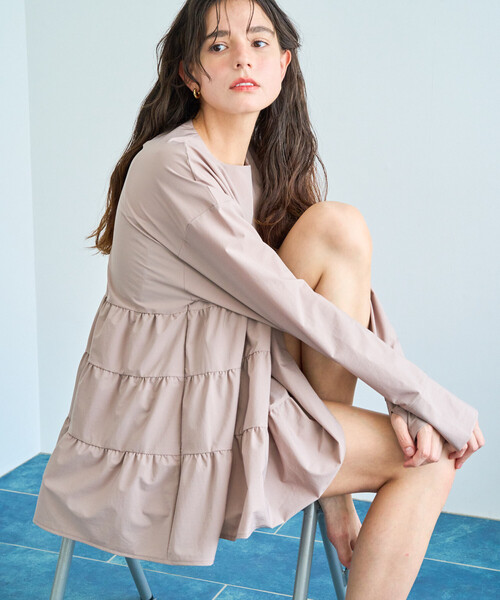 FREAK'S STORE(フリークスストア)の「限定展開 ギャザー フリル チュニック 2セット ラッシュガード(トップス・パンツ)(ラッシュガード・レディース・ベージュ/ブラウン/ナチュラル/チャコールグレー/ブラック/ライトピンク・フリ-)」の20枚目の写真