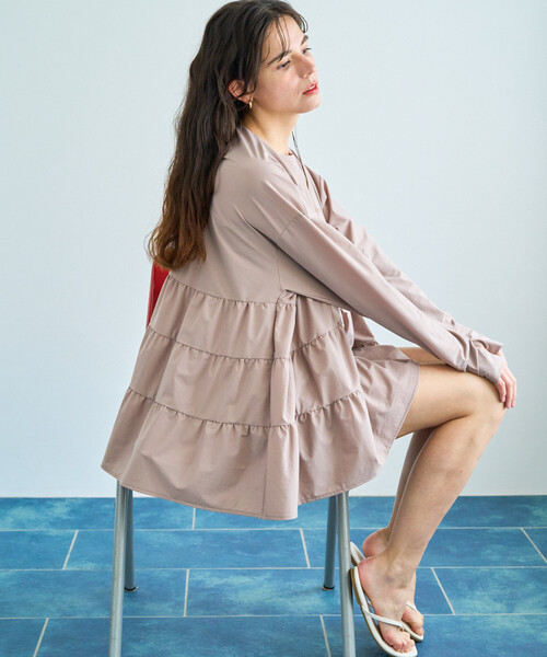 FREAK'S STORE(フリークスストア)の「限定展開 ギャザー フリル チュニック 2セット ラッシュガード(トップス・パンツ)(ラッシュガード・レディース・ベージュ/ブラウン/ナチュラル/チャコールグレー/ブラック/ライトピンク・フリ-)」の21枚目の写真
