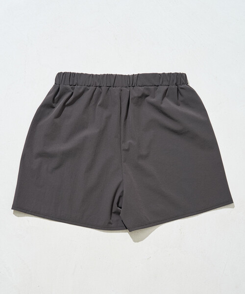 FREAK'S STORE(フリークスストア)の「限定展開 ギャザー フリル チュニック 2セット ラッシュガード(トップス・パンツ)(ラッシュガード・レディース・ベージュ/ブラウン/ナチュラル/チャコールグレー/ブラック/ライトピンク・フリ-)」の16枚目の写真