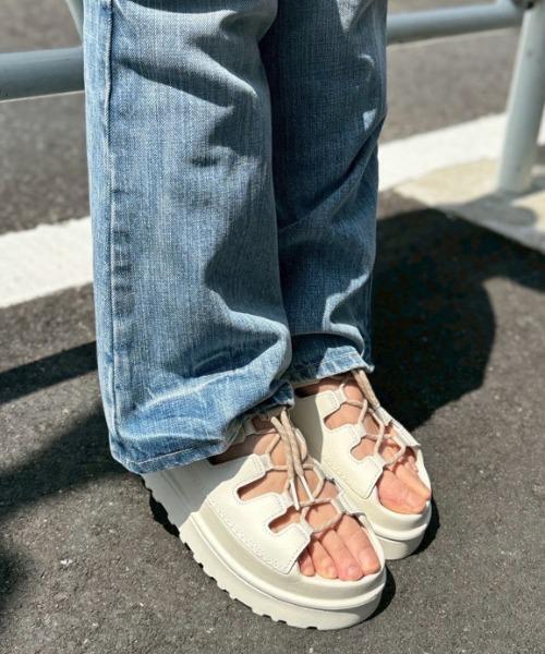 UGG(アグ)の「UGG/アグ/GOLDENGLOW TOGGLE(サンダル・レディース・ブラック/ホワイト/ベージュ・7/6/8)」の8枚目の写真