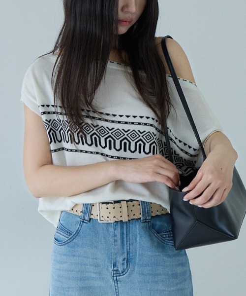 CHUN CHUN NOTES(チュンチュンノーツ)の「26SS/幾何学ジャガードオフショルダーニット(ニット/セーター・レディース・ホワイト/グレー・F)」の15枚目の写真