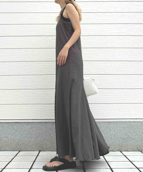 Q(キュー)の「リブテレコサロペワンピース(ワンピース・レディース・アイボリー/チャコールグレー・MEDIUM)」の8枚目の写真