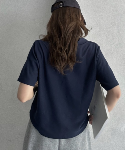TREOVER(トレオーバー)の「大人カジュアルな半袖スキッパートップス(ポロシャツ・レディース・グレイッシュベージュ/アイボリー/ネイビー・FREE)」の8枚目の写真