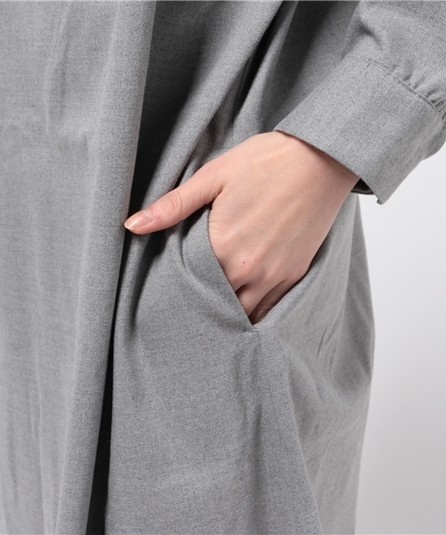 LBC(エルビーシー)の「クルーボリューム袖ワンピース (ワンピース・レディース・アッシュグレー/チャコールグレー・MEDIUM/LARGE)」の9枚目の写真