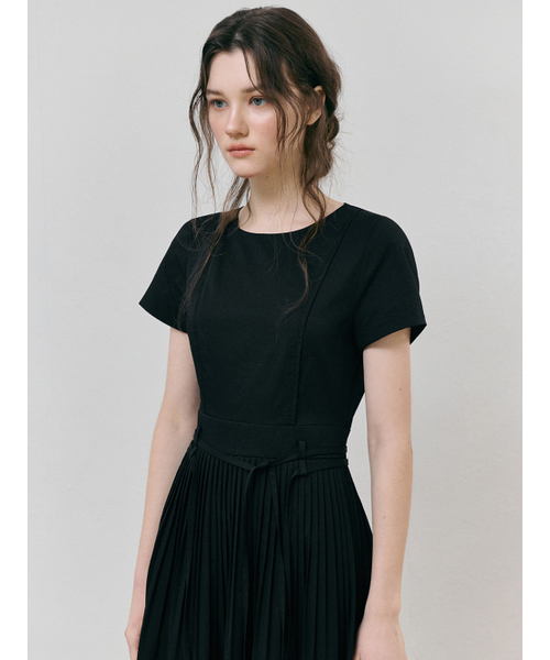 ETMON(エトモン)の「Pintuck Pleats Strap Dress, Black(ワンピース・レディース・その他・SMALL/MEDIUM)」の4枚目の写真