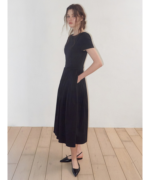 ETMON(エトモン)の「Pintuck Pleats Strap Dress, Black(ワンピース・レディース・その他・SMALL/MEDIUM)」の6枚目の写真