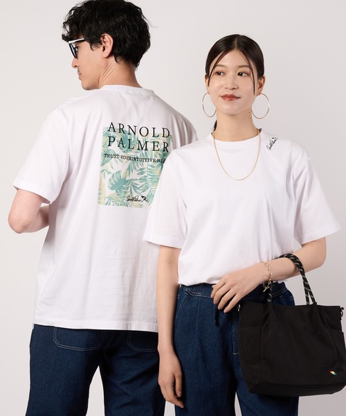 Arnold Palmer(アーノルドパーマー)の「シェア リゾート柄 ボックスロゴ Tシャツ(Tシャツ/カットソー・レディース・ホワイト系その他/ホワイト系その他2/ホワイト系その他4/ホワイト系その他3・LL/M/S/XS/L)」の1枚目の写真