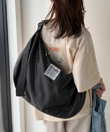 Java（ジャバ）の「《JaVaジャバコラボ》軽量×大容量◎ラフにキマる上質感。BIGフェイクレザーワンショルダーバッグ(ユニセックス)（ショルダーバッグ）」
