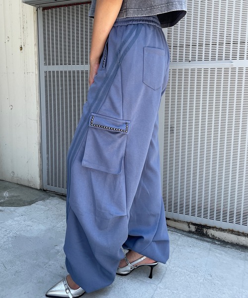 ROGER AND RAW(ロジャーアンドロウ)の「スタッズ スウェットカーゴワイドパンツ(スウェットパンツ・レディース・ブラック/ネイビー/グレー・FREE)」の17枚目の写真