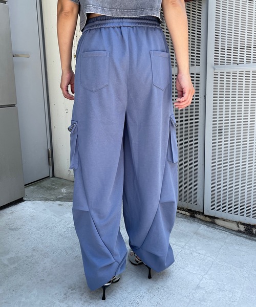 ROGER AND RAW(ロジャーアンドロウ)の「スタッズ スウェットカーゴワイドパンツ(スウェットパンツ・レディース・ブラック/ネイビー/グレー・FREE)」の15枚目の写真