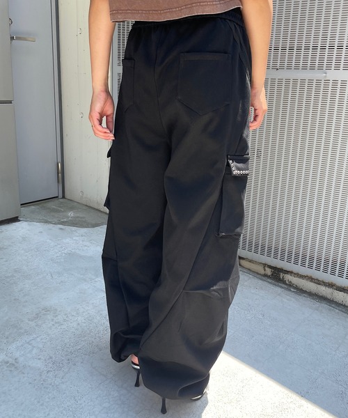 ROGER AND RAW(ロジャーアンドロウ)の「スタッズ スウェットカーゴワイドパンツ(スウェットパンツ・レディース・ブラック/ネイビー/グレー・FREE)」の7枚目の写真