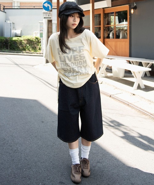 WEGO(ウィゴー)の「WEGO/【26年春夏新作】サイドドロストオフショルグラフィックT(Tシャツ/カットソー・レディース・ブラウン/ホワイト/スミクロ/イエロー・FREE)」の21枚目の写真