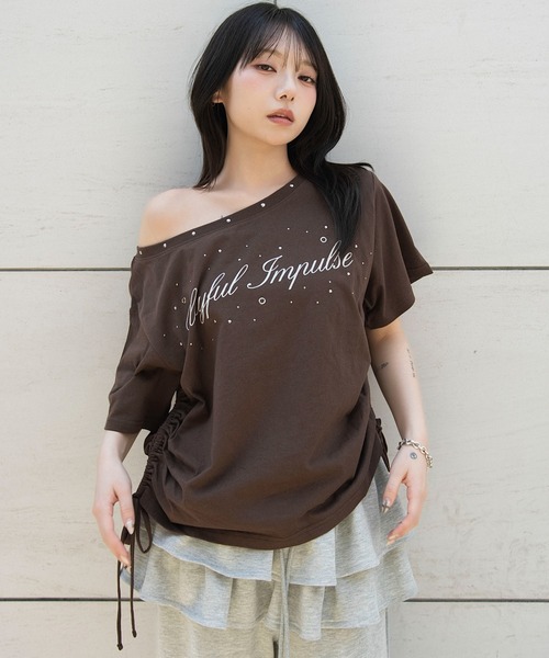 WEGO(ウィゴー)の「WEGO/【26年春夏新作】サイドドロストオフショルグラフィックT(Tシャツ/カットソー・レディース・ブラウン/ホワイト/スミクロ/イエロー・FREE)」の17枚目の写真