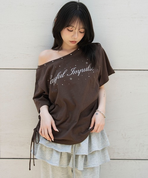 WEGO(ウィゴー)の「WEGO/【26年春夏新作】サイドドロストオフショルグラフィックT(Tシャツ/カットソー・レディース・ブラウン/ホワイト/スミクロ/イエロー・FREE)」の18枚目の写真