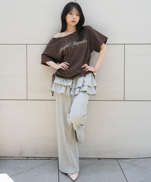 WEGO(ウィゴー)の「WEGO/【26年春夏新作】サイドドロストオフショルグラフィックT(Tシャツ/カットソー・レディース・ブラウン/ホワイト/スミクロ/イエロー・FREE)」の20枚目の写真
