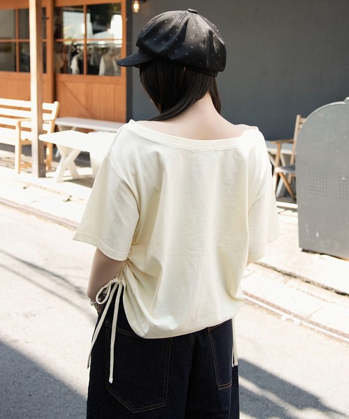 WEGO(ウィゴー)の「WEGO/【26年春夏新作】サイドドロストオフショルグラフィックT(Tシャツ/カットソー・レディース・ブラウン/ホワイト/スミクロ/イエロー・FREE)」の13枚目の写真